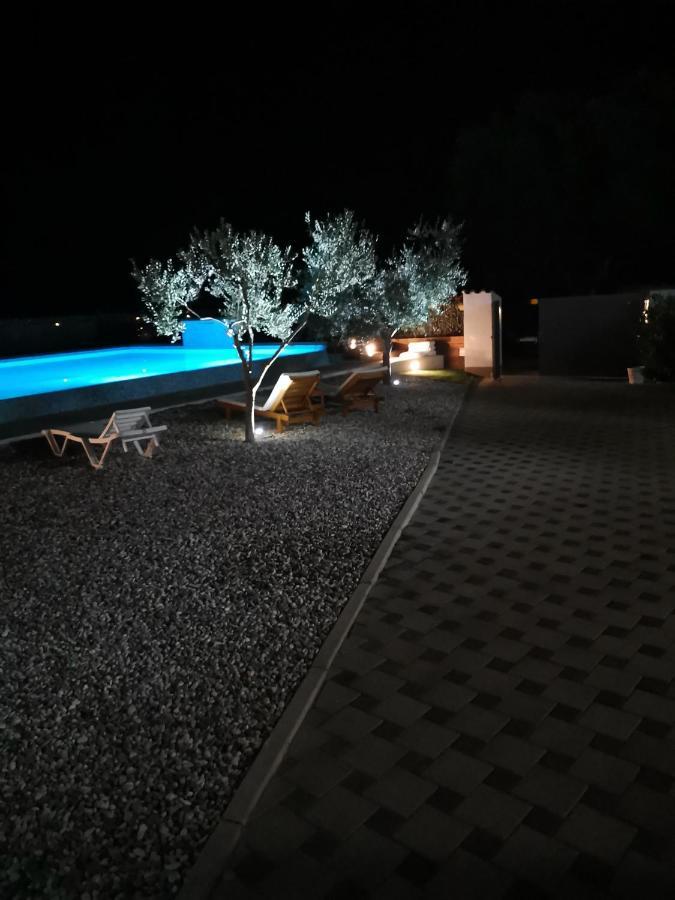 Jacuzi Cottage In The Olive Grove بولا المظهر الخارجي الصورة