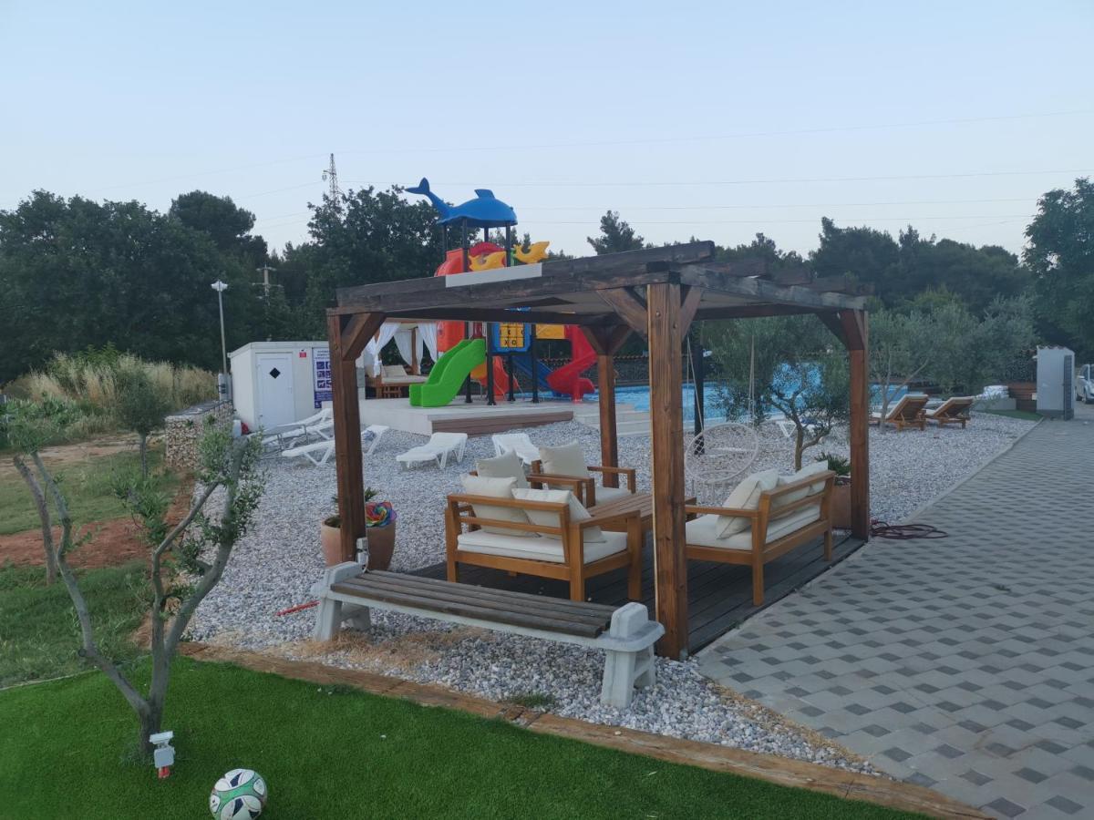 Jacuzi Cottage In The Olive Grove بولا المظهر الخارجي الصورة